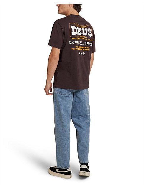 DEUS - Buckle Up Tee in Choc Brown