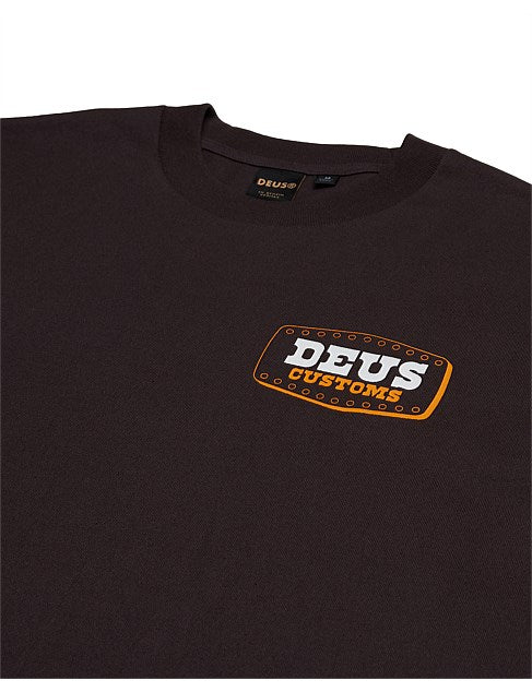 DEUS - Buckle Up Tee in Choc Brown